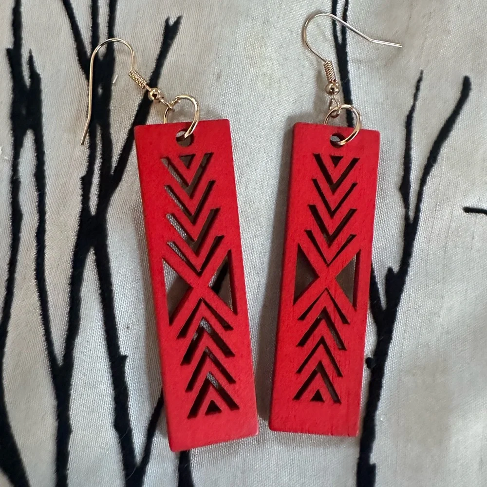 Wooden boho earrings, laser cut geometric botanical patterns, lightweight - Picture 5 of 14